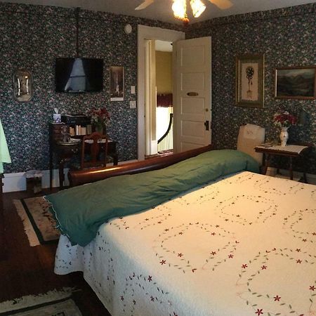 Manheim Manor Bed & Breakfast Bagian luar foto