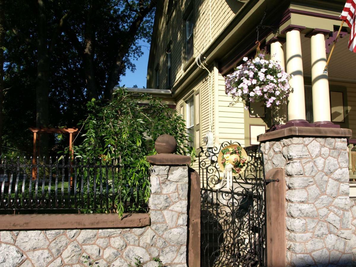 Manheim Manor Bed & Breakfast Bagian luar foto