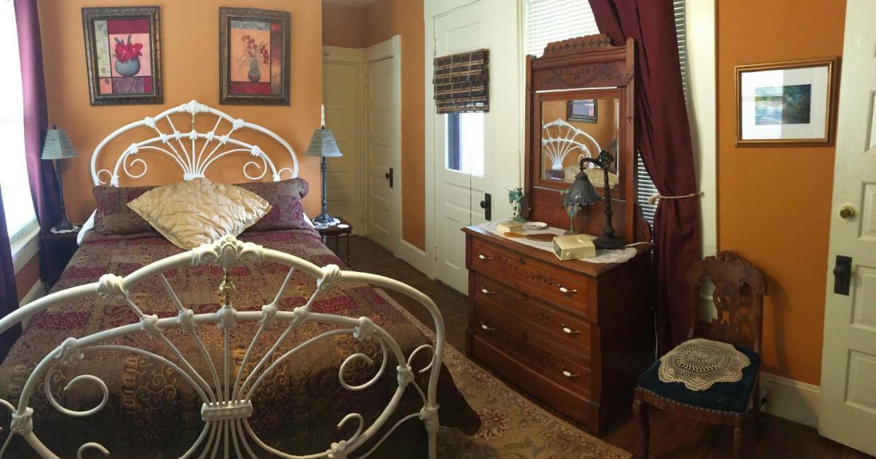 Manheim Manor Bed & Breakfast Bagian luar foto
