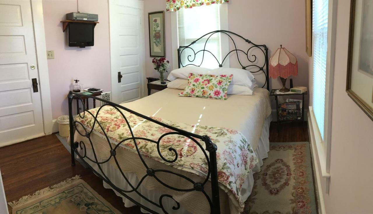 Manheim Manor Bed & Breakfast Bagian luar foto